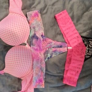 Bundle vs bra and two pair of vs panties